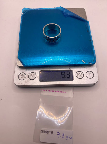 Anillo de Plata 925 con Greca Geométrica, peso en gramos (báscula)