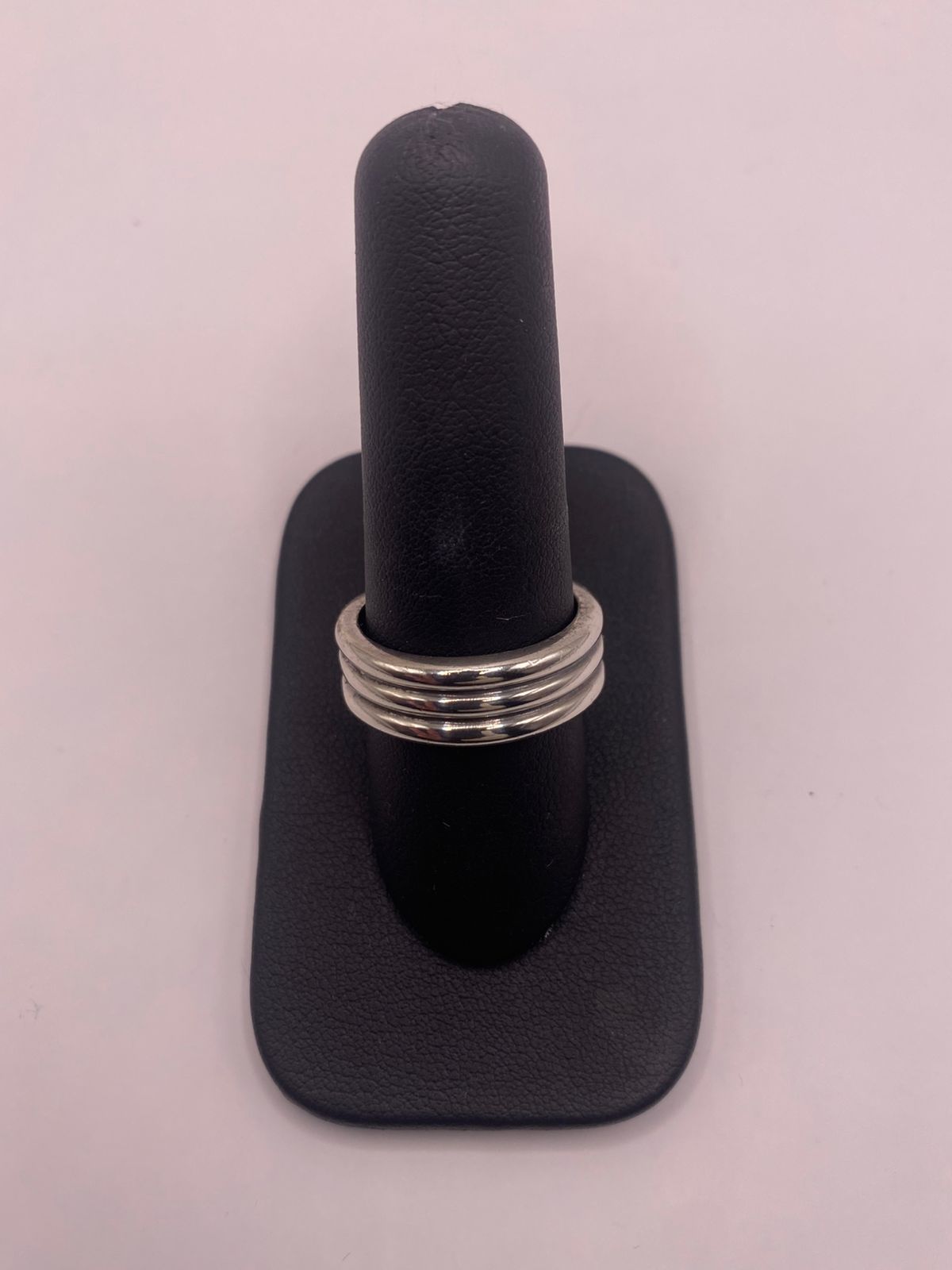 Anillo de Plata – Diseño Triple Minimalista — vista lateral
