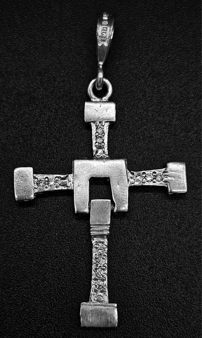 Dije Plata Ley 925, Cruz de Toretto, sello de autenticidad Plata Ley .925