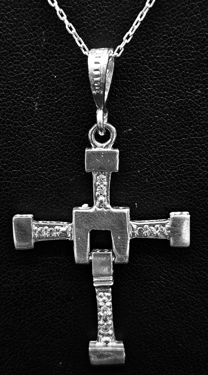 Sello de ley en el interior del dije plata ley 925, cruz de toretto