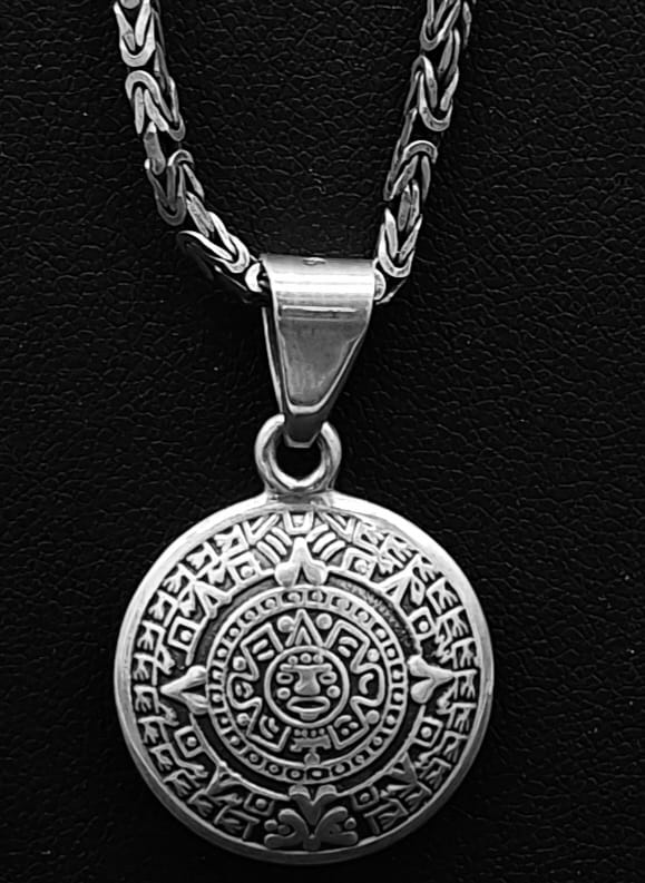Sello de ley en el interior del dije plata ley 925 , calendario azteca