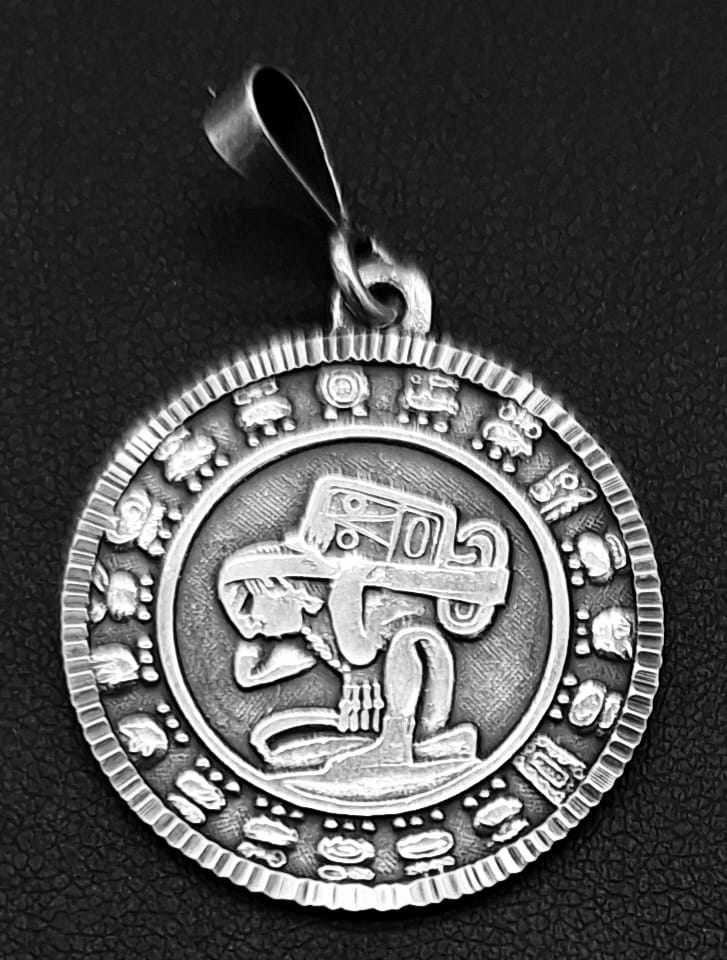 Sello de ley en el interior del dije plata ley 925 , maya