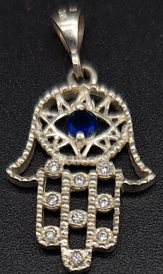 Dije Plata Ley 925 , Mano de Fatima con Topacio Azul, vista frontal