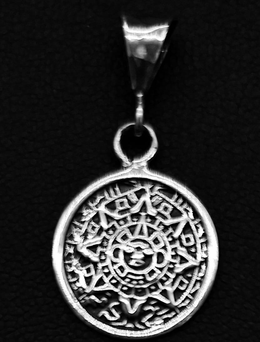 Dije Plata Ley 925 Calendario Azteca, vista frontal