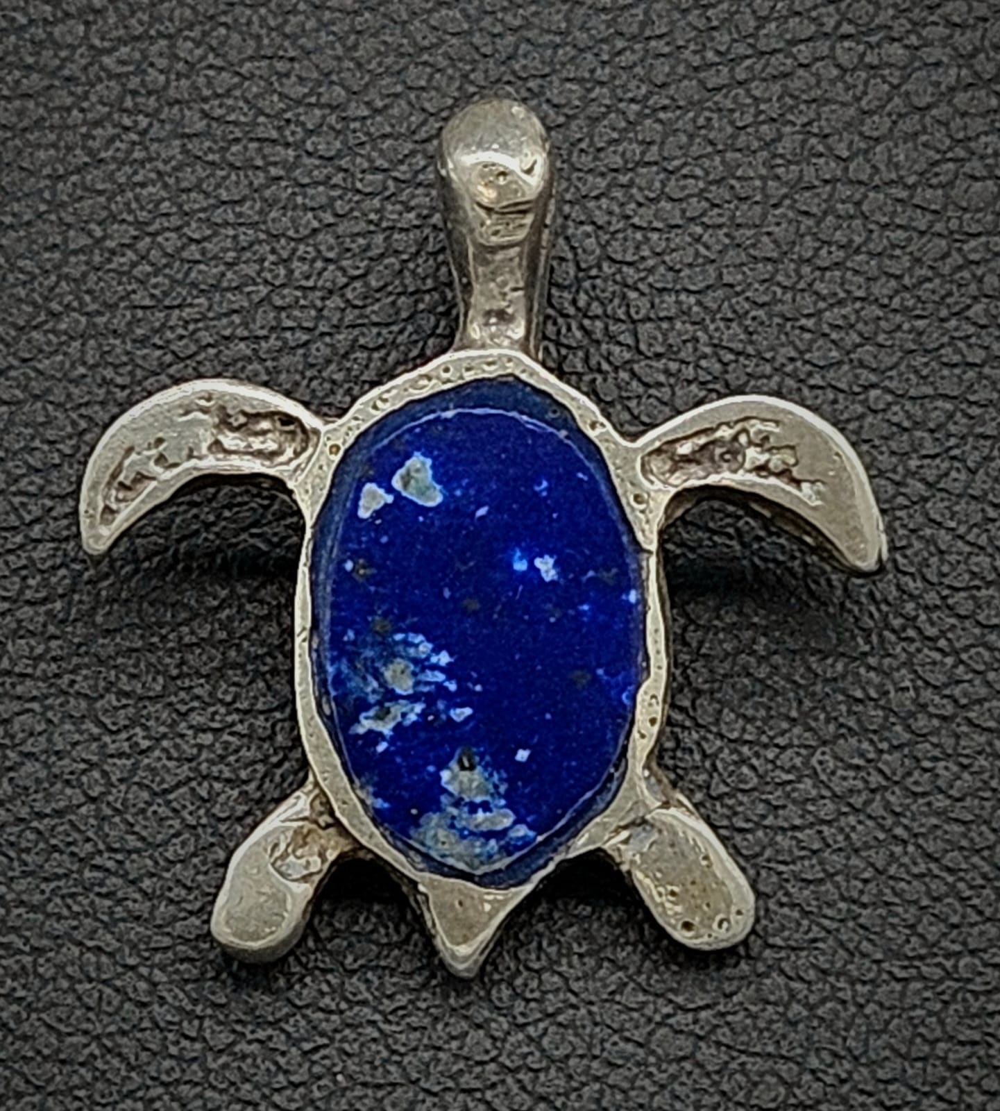 Sello de ley en el interior del dije plata ley 925 tortuga lapislazuli.