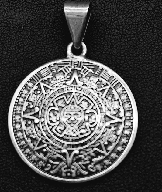 Sello de ley en el interior del dije plata ley 925 , calendario azteca
