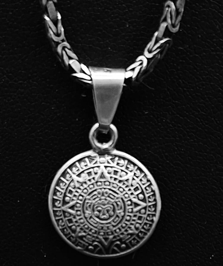 Dije Plata Ley 925 Calendario Inflado, vista frontal