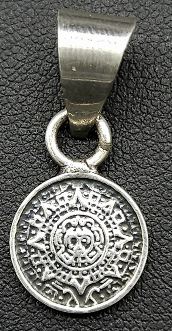 Dije Plata Ley 925, Calendario Azteca, vista frontal