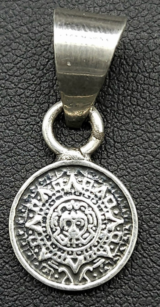 Dije Plata Ley 925, Calendario Azteca, vista frontal