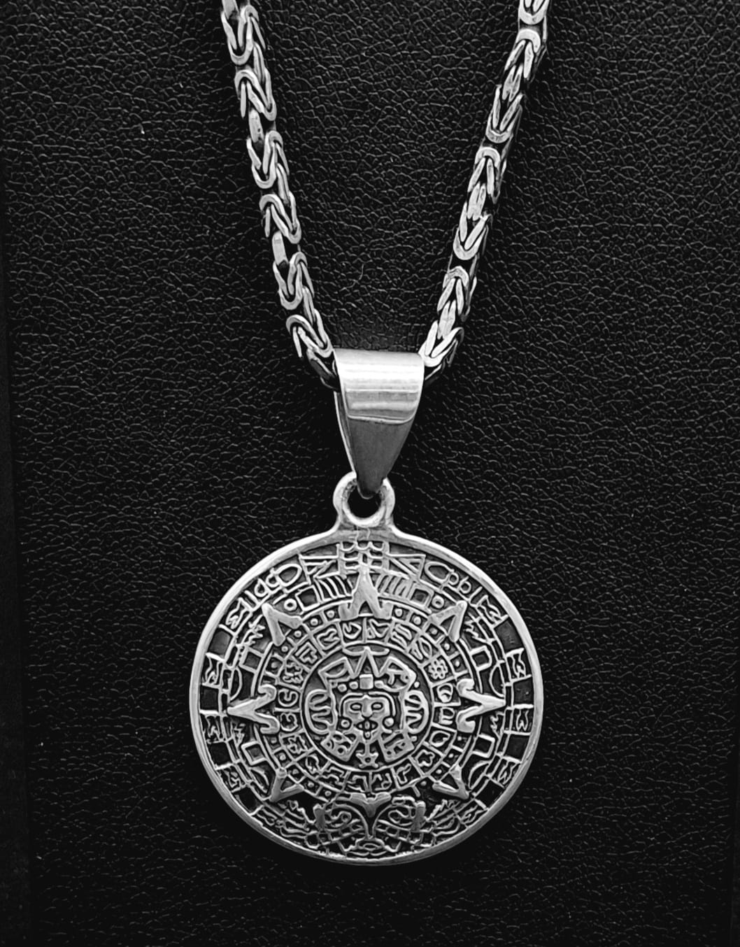 Dije Plata Ley 925 , Calendario Azteca, vista frontal