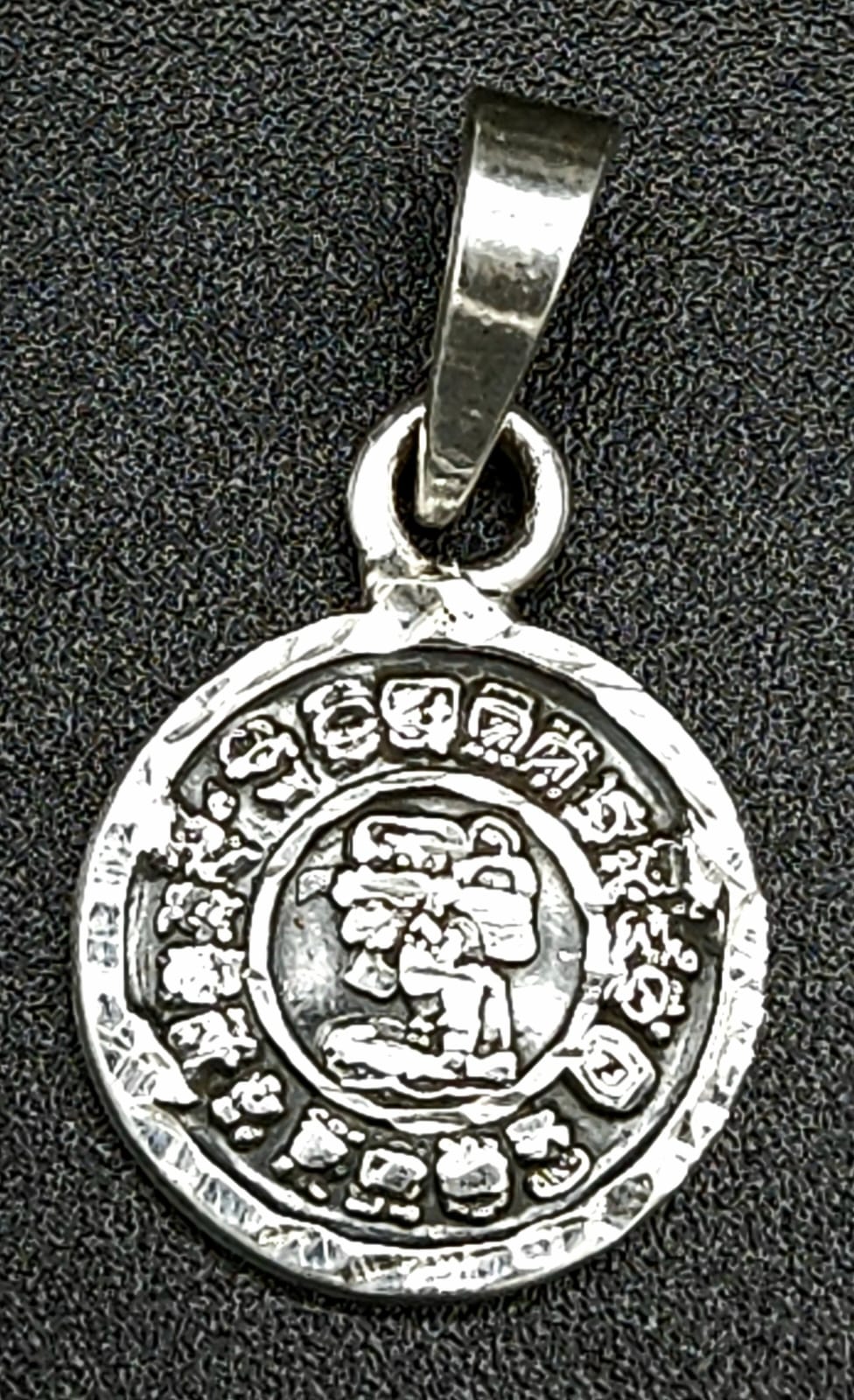 Sello de ley en el interior del dije plata ley 925, calendario maya