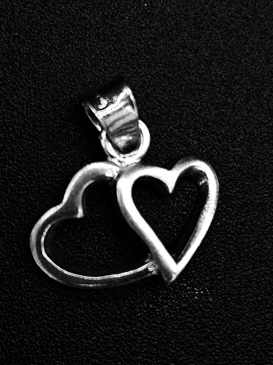 Dije Plata Ley 925, de Corazones, vista frontal