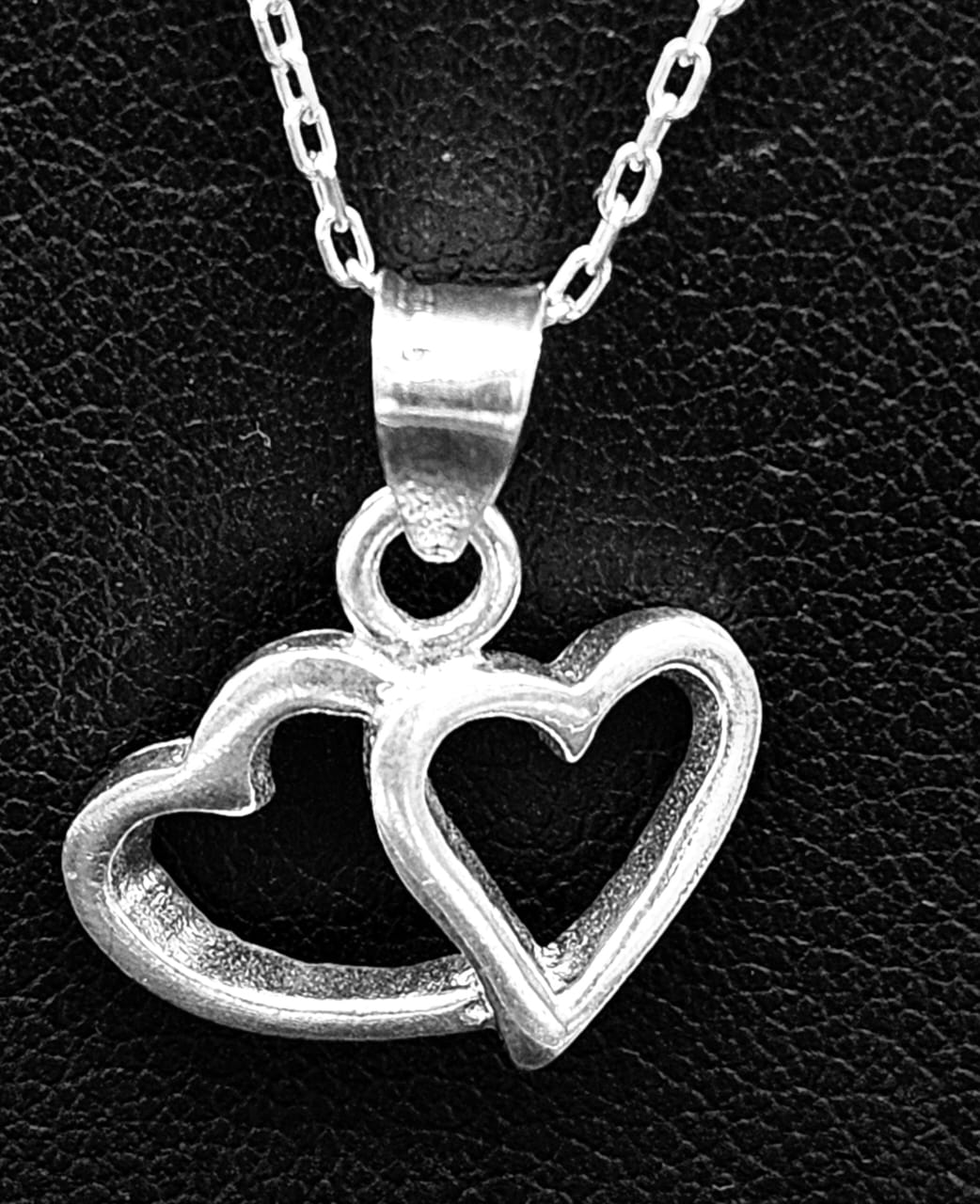 Sello de ley en el interior del dije plata ley 925, de corazones