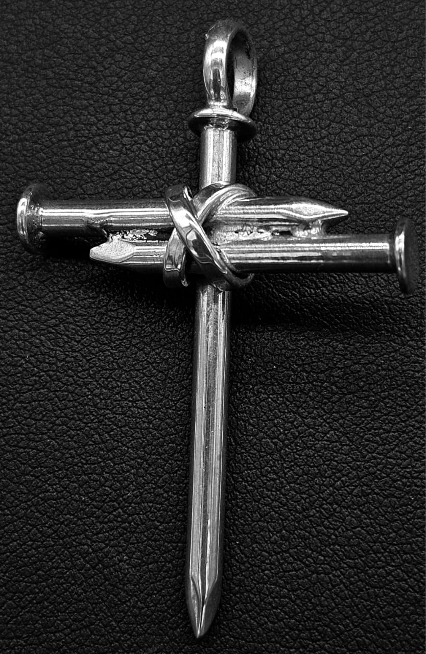 Dije Plata Ley 925, Cruz de Clavos, vista frontal