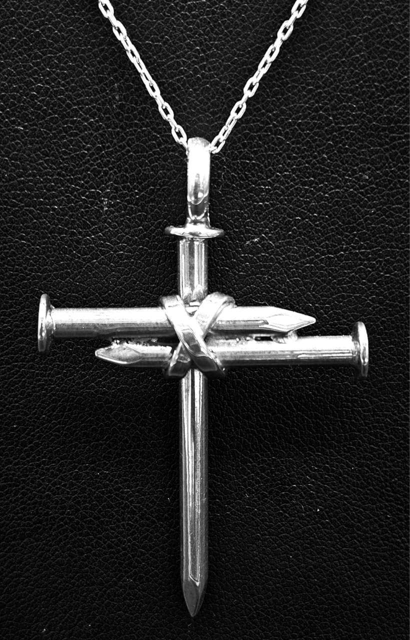 Dije Plata Ley 925, Cruz de Clavos, sello de autenticidad Plata Ley .925