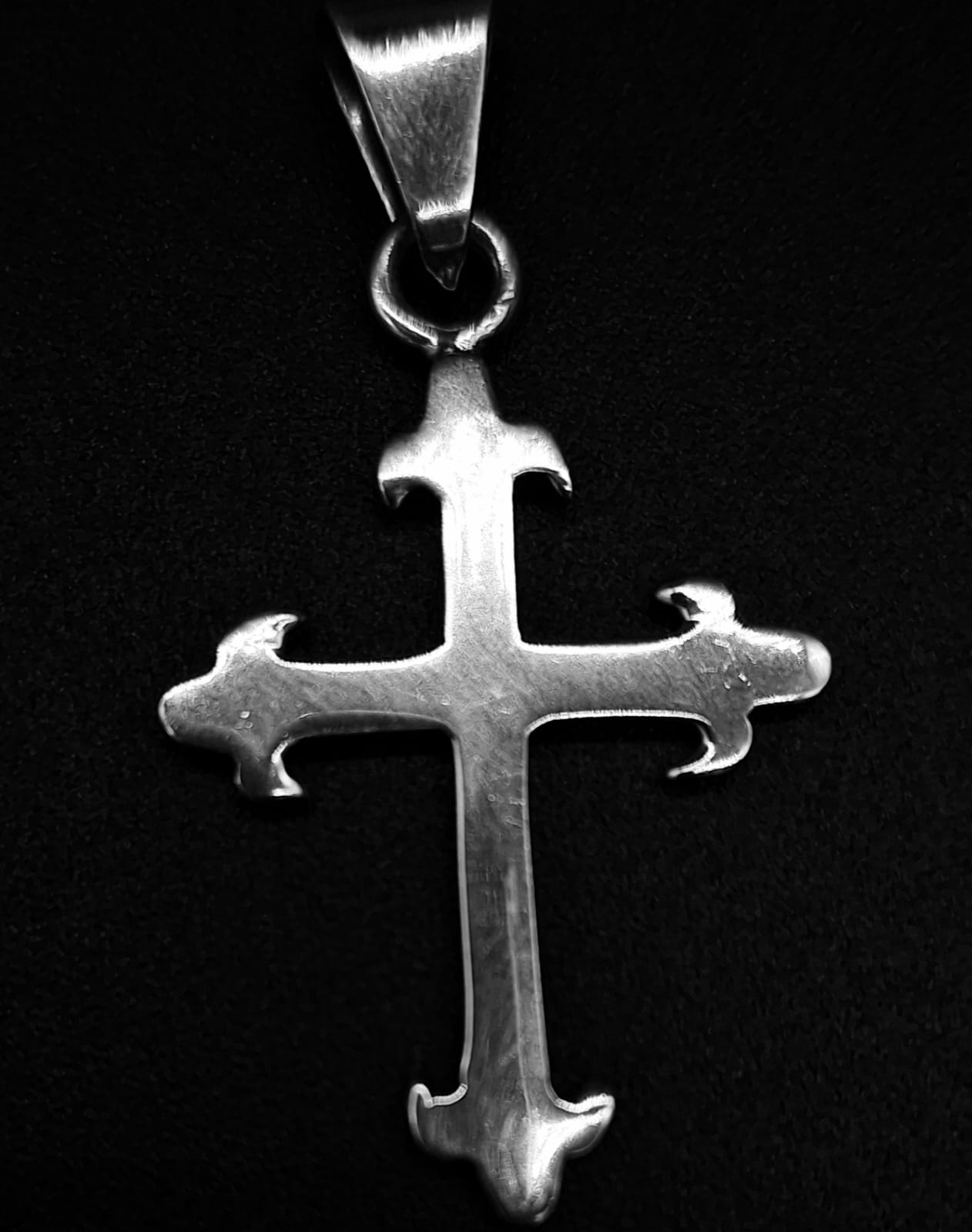 Dije Plata Ley 925, Cruz, vista frontal