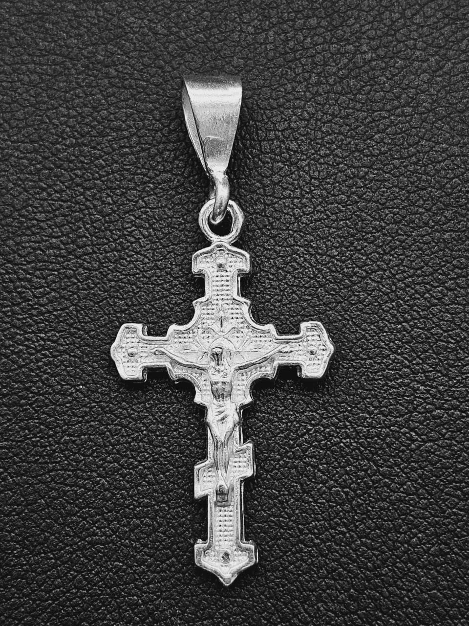 Dije Plata Ley 925, Cruz, vista frontal