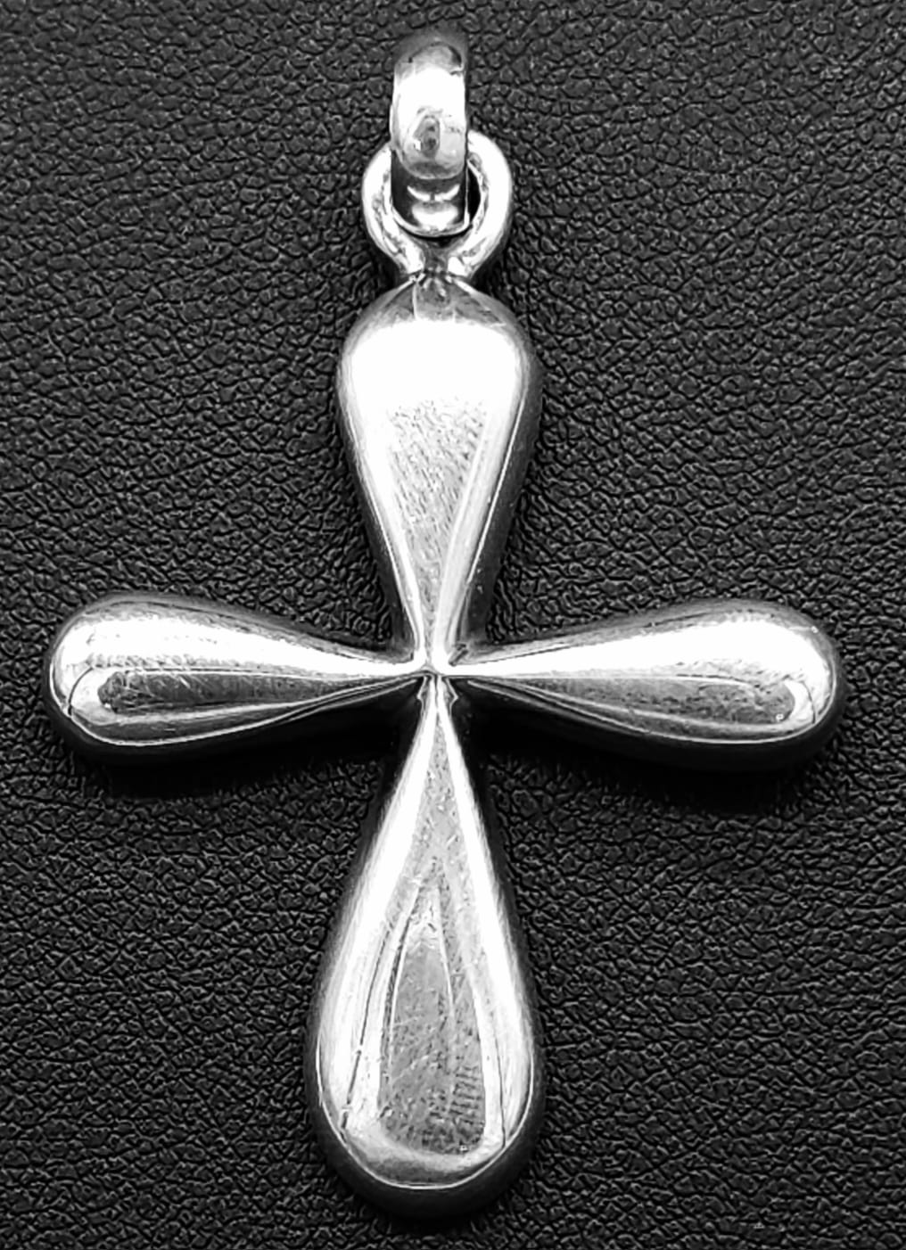 Dije Plata Ley 925, Cruz, vista frontal