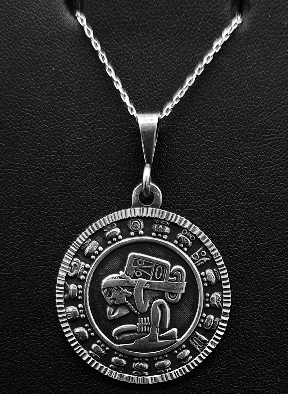 Dije Plata Ley 925 , Maya, vista frontal