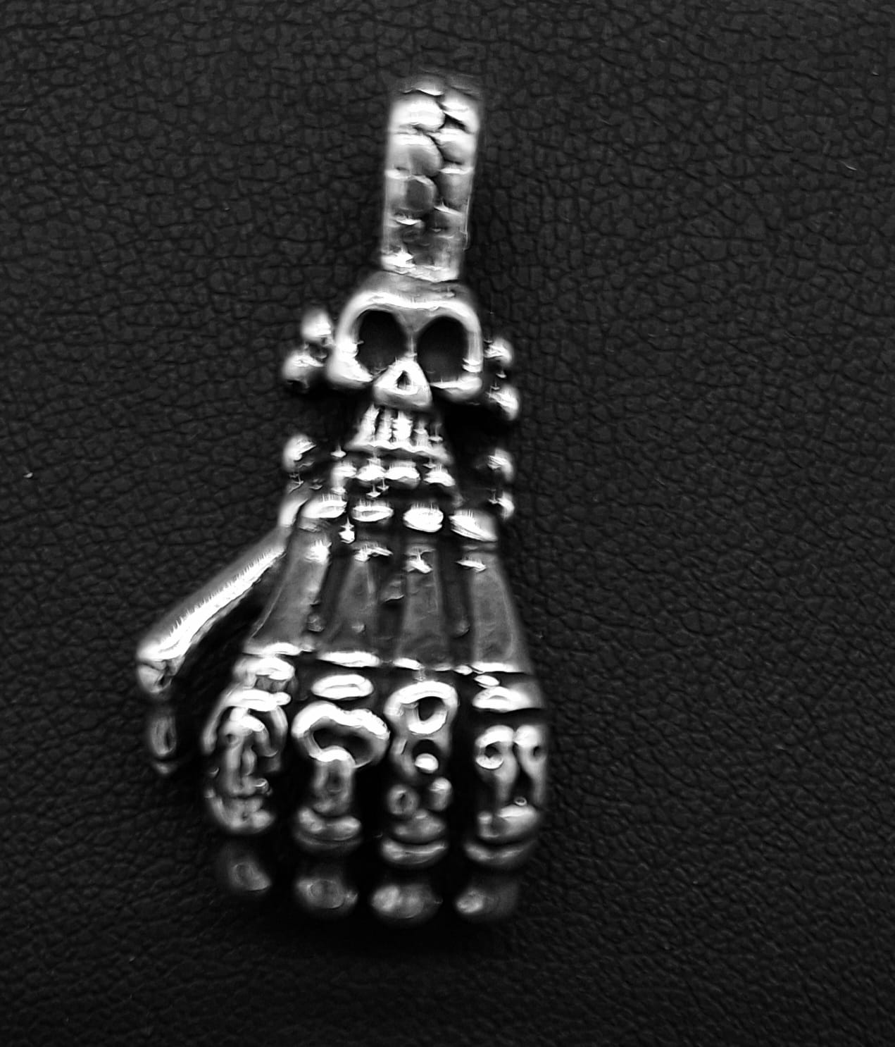 Dije Plata Ley 925 , Garra con Calavera, sello de autenticidad Plata Ley .925