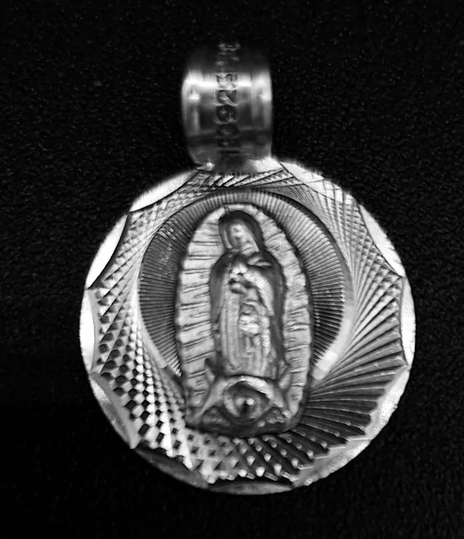 Dije Plata Ley 925 , Virgen de Guadalupe, vista frontal