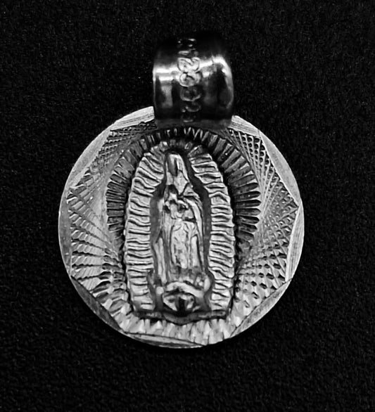 Sello de ley en el interior del dije plata ley 925 , virgen de guadalupe