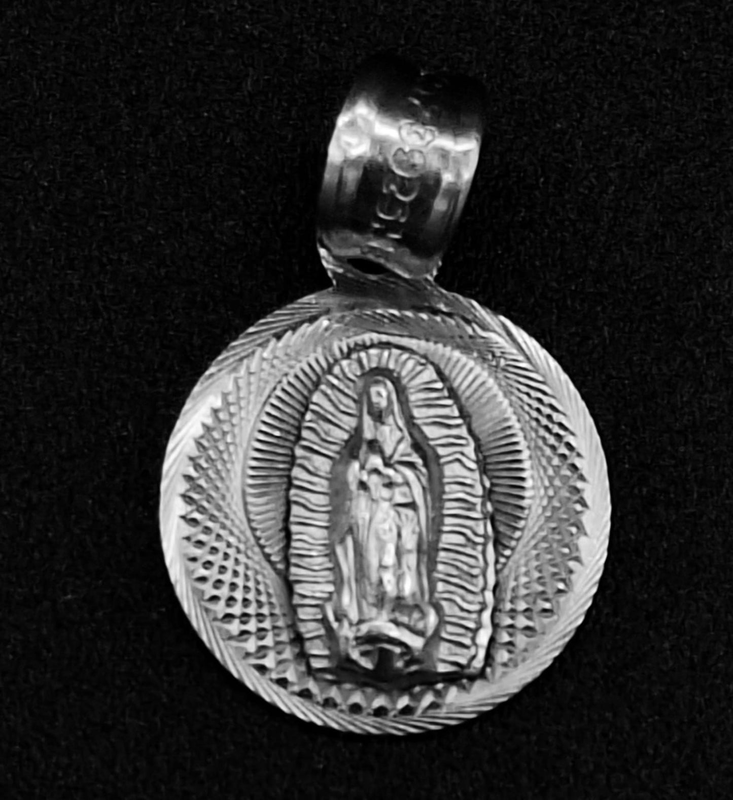 Sello de ley en el interior del dije plata 925, virgen de guadalupe