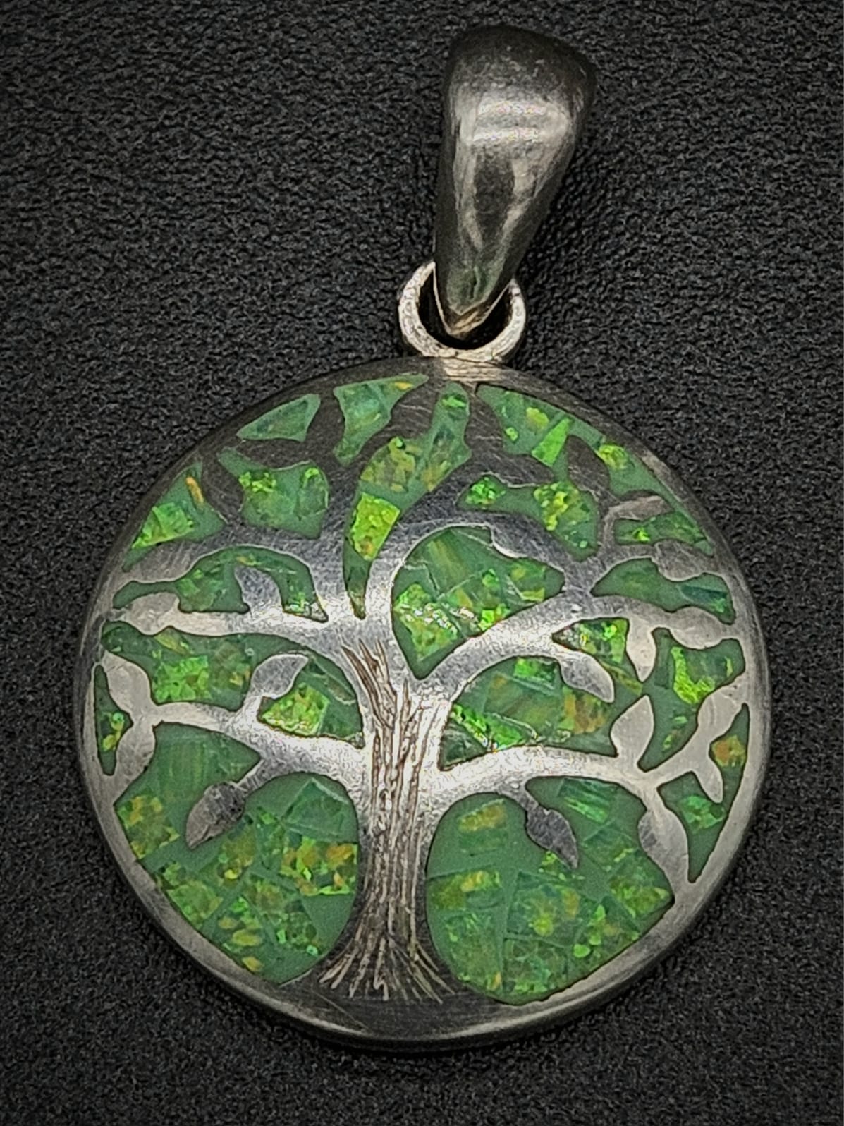 Sello de ley en el interior del dije plata ley 950 arbol de la vida opalo