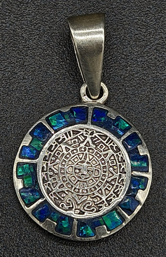 Sello de ley en el interior del dije plata ley 950 caledario azteca