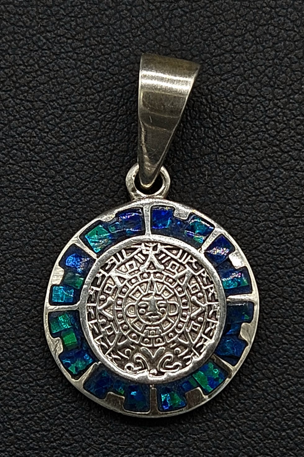 Dije Plata Ley 950 Caledario Azteca, vista frontal