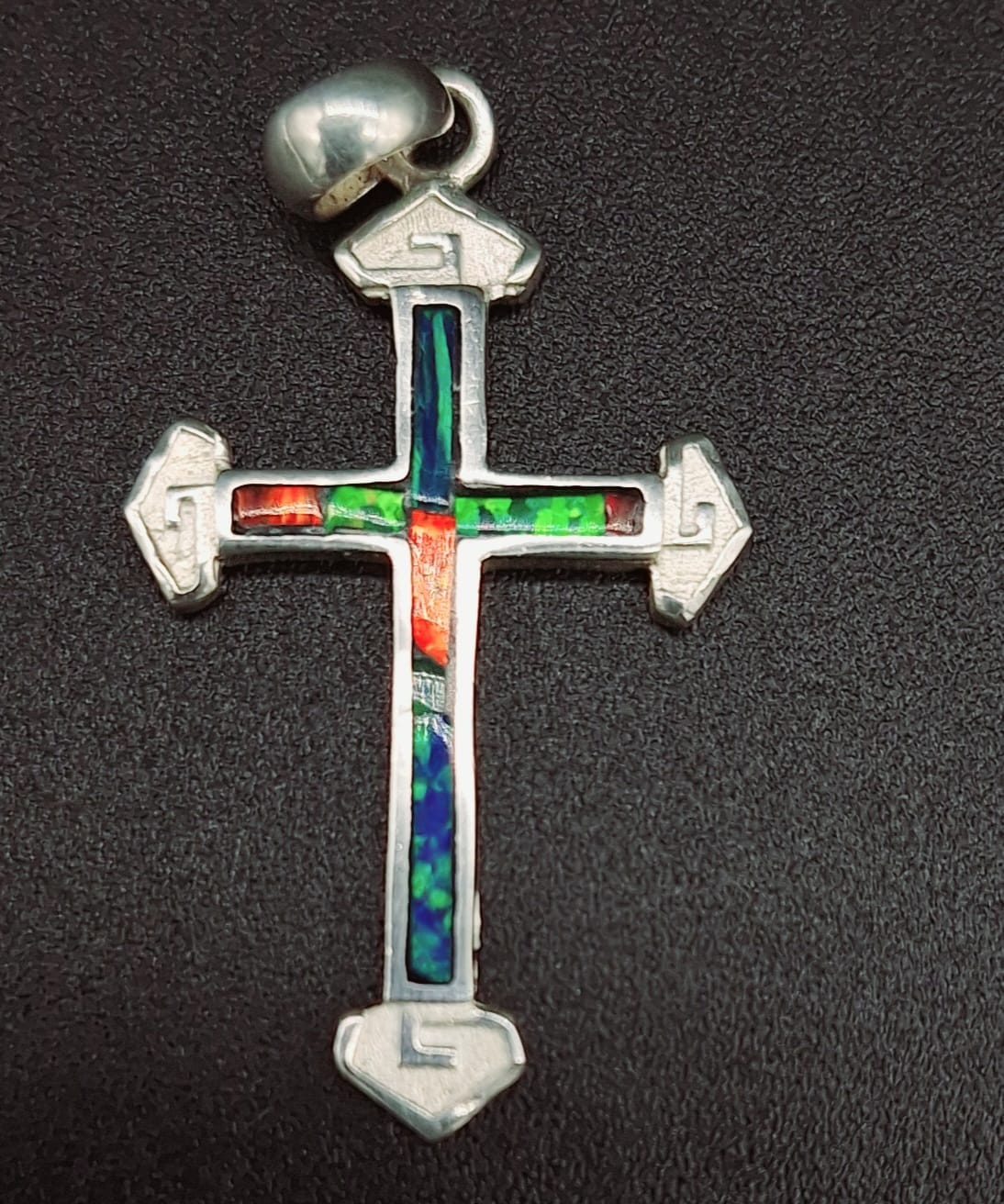 Dije Plata Ley 950 con Opalo Multicolor, vista frontal
