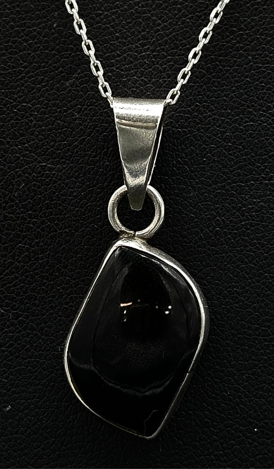 Dije Plata Ley 950 Obsidiana, sello de autenticidad Plata Ley .925