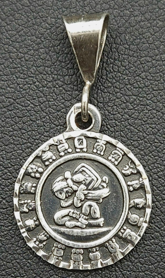 Dije Plata Ley 950, Calendario Maya, vista frontal