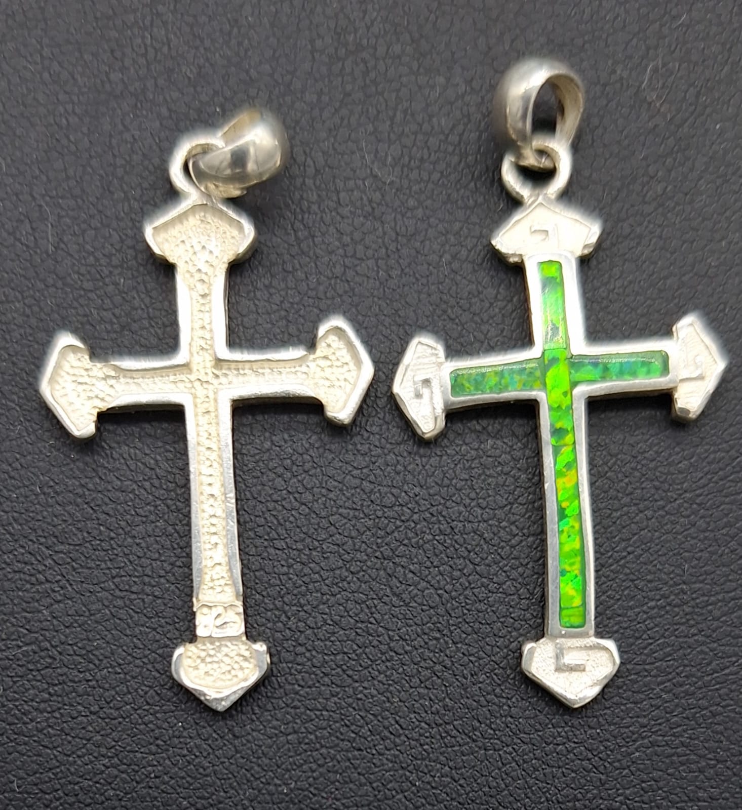 Dije Plata Ley 950, con Opalo Verde, sello de autenticidad Plata Ley .925