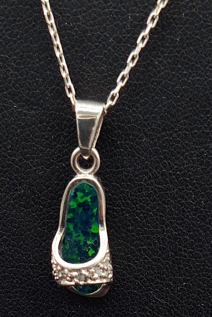 Dije Plata Ley 950 , con Opalo Verde, vista frontal