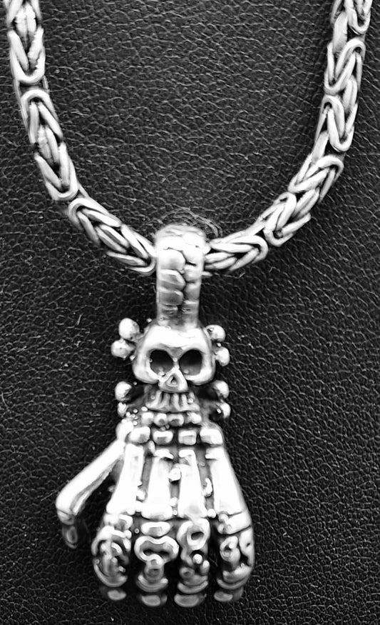 Sello de ley en el interior del dije plata ley 925 , garra con calavera