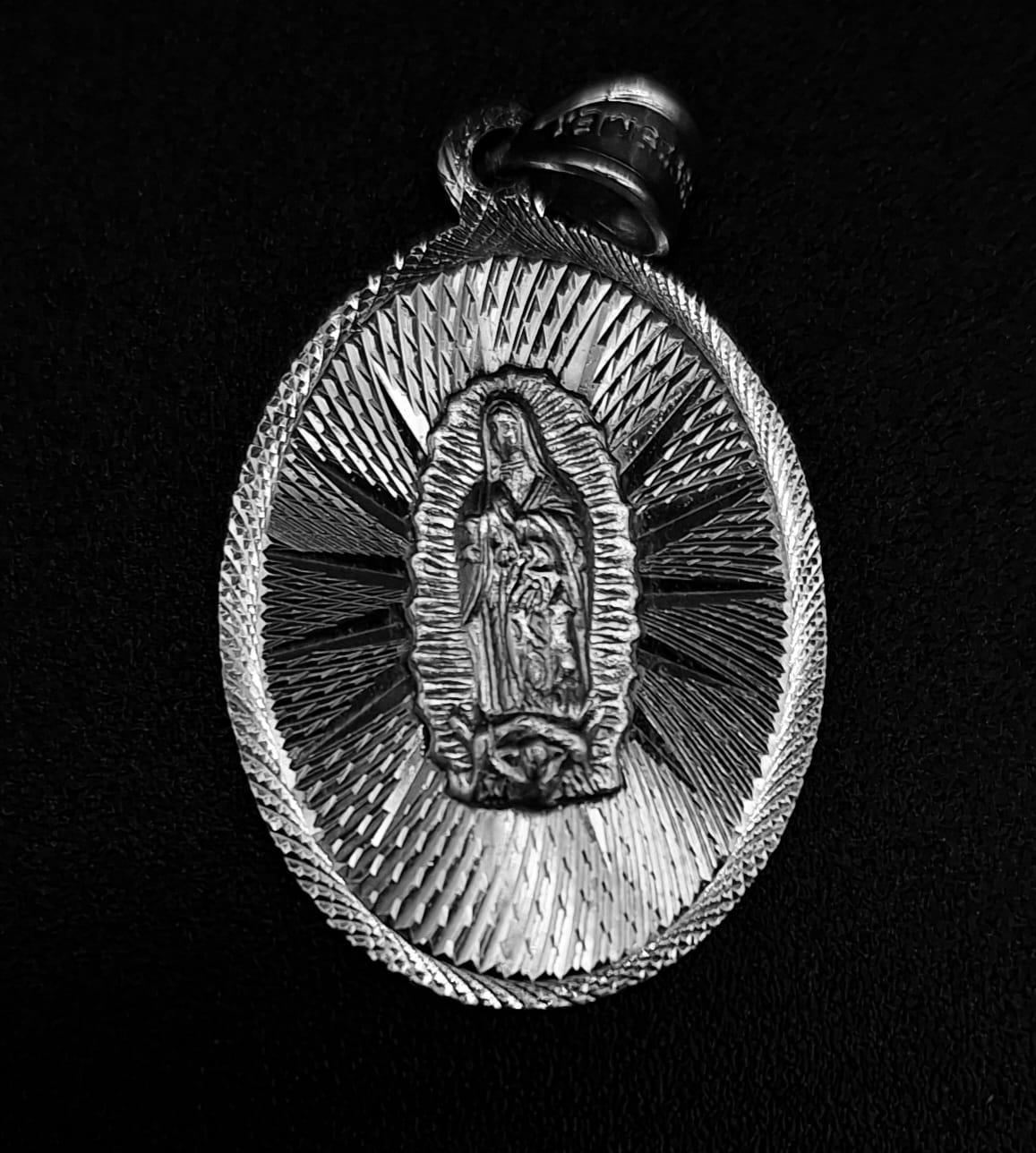 Sello de ley en el interior del dije plata ley 925, virgen de guadalupe