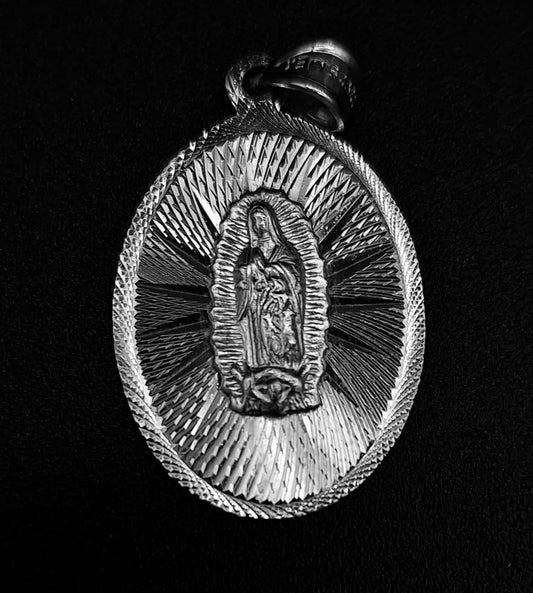 Sello de ley en el interior del dije plata ley 925, virgen de guadalupe