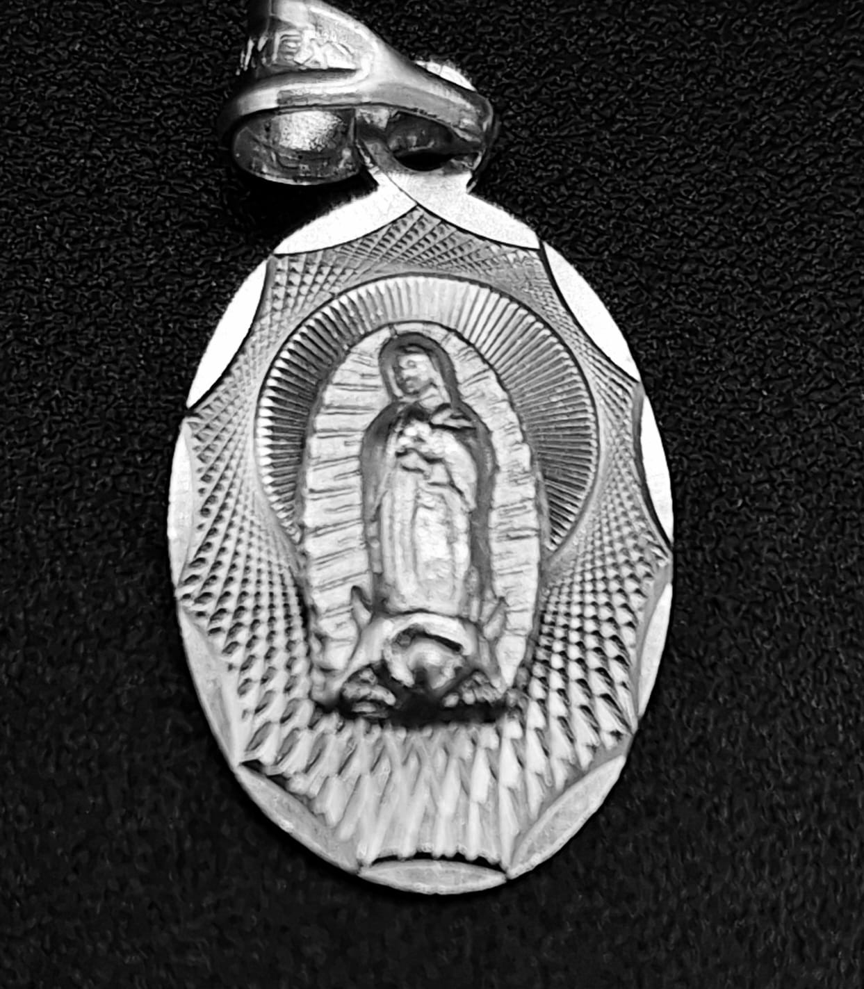 Dije Plata Ley 925 Virgen de Guadalupe, vista frontal