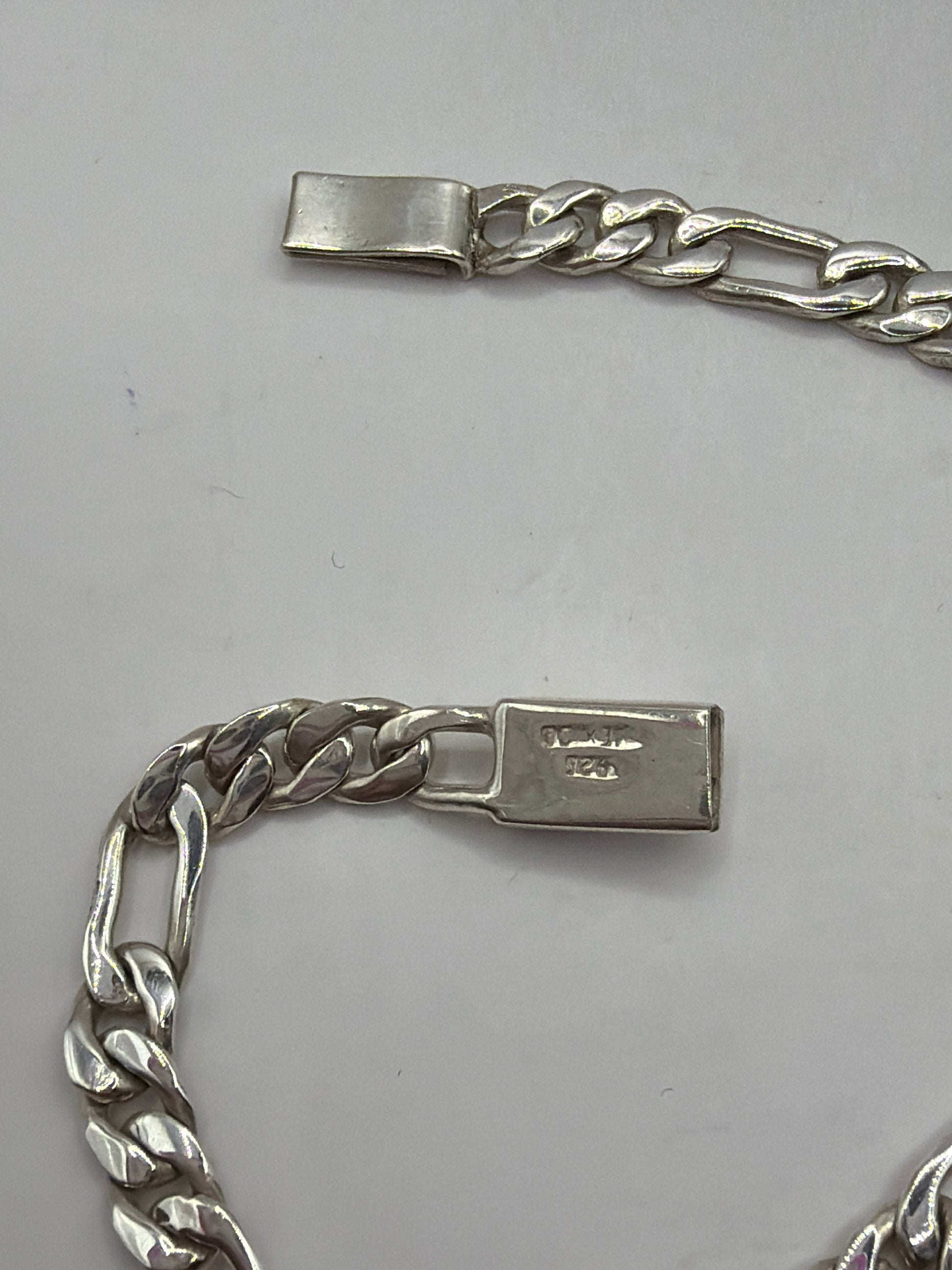 Cierre de la pulsera mostrando soldaduras precisas y sello .925 TAXCO