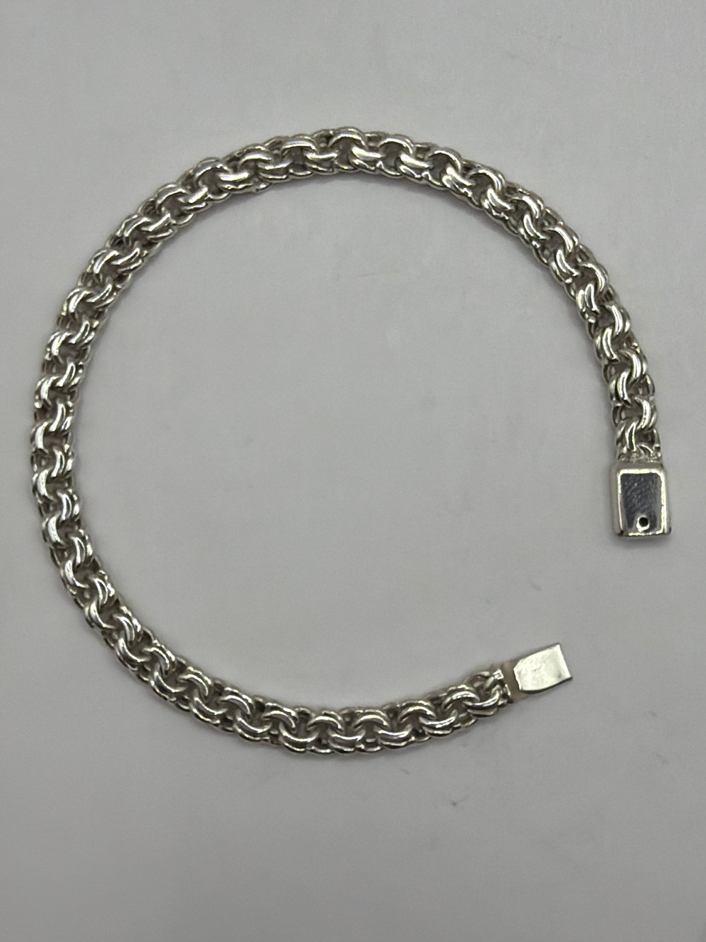 Pulsera eslabón Chino de plata .925 vista completa, cierre de presión visible