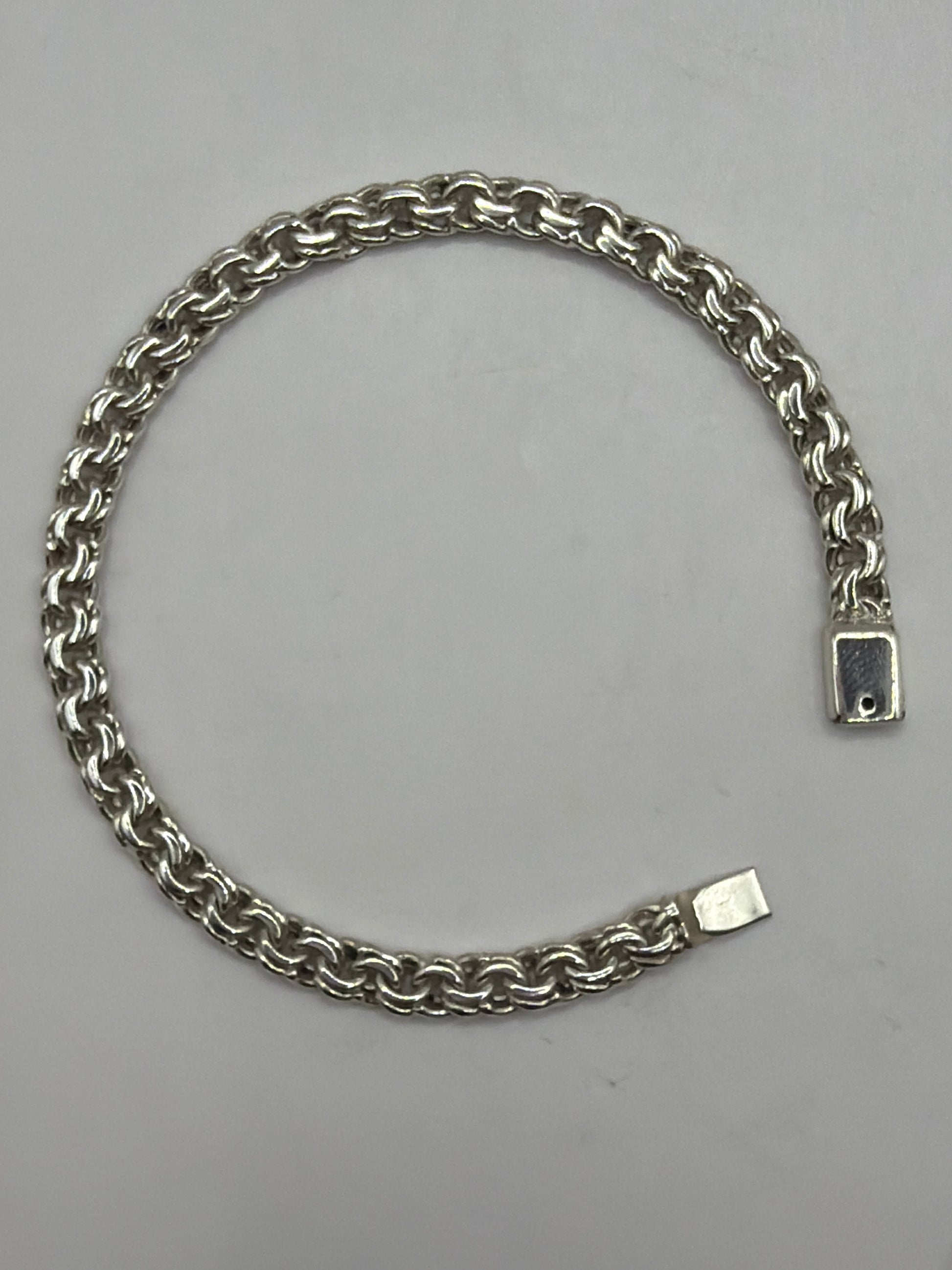 Pulsera eslabón Chino de plata .925 vista completa, cierre de presión visible