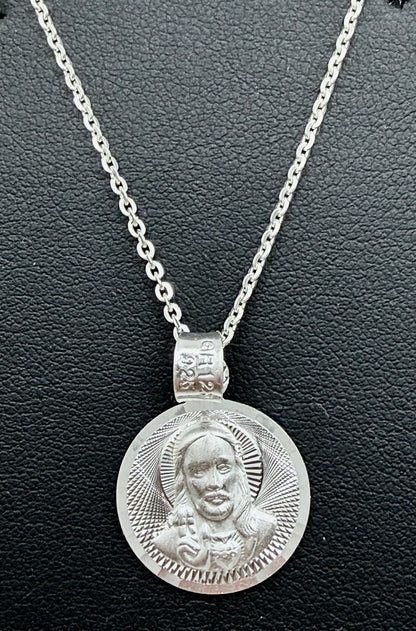 Detalle del grabado en relieve de San Judas con nimbo radiante, acabado diamantado artesanal