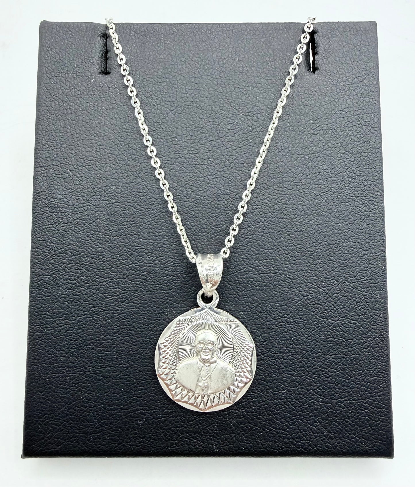 Collar plata .925 con medalla del Papa Juan Pablo II en estuche de presentación