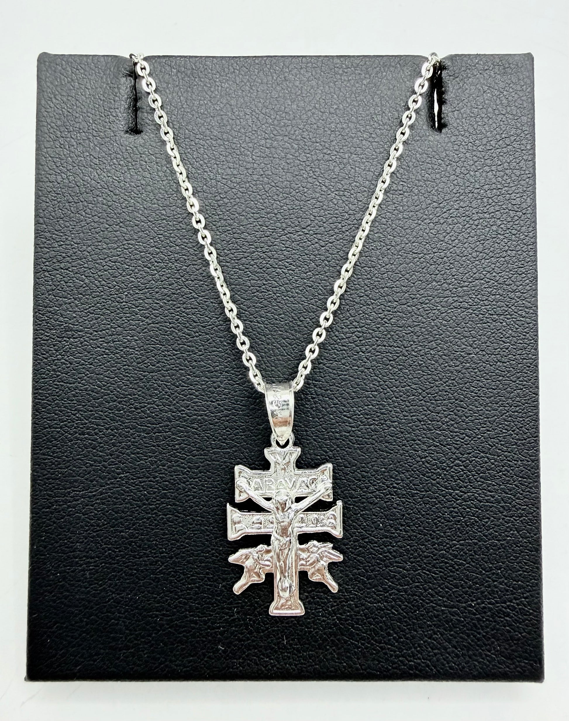 Collar de plata .925 con Cruz de Carabaca en relieve, cadena de 45 cm