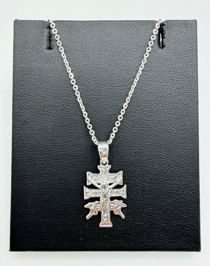 Collar de plata .925 con Cruz de Carabaca en relieve, cadena de 45 cm