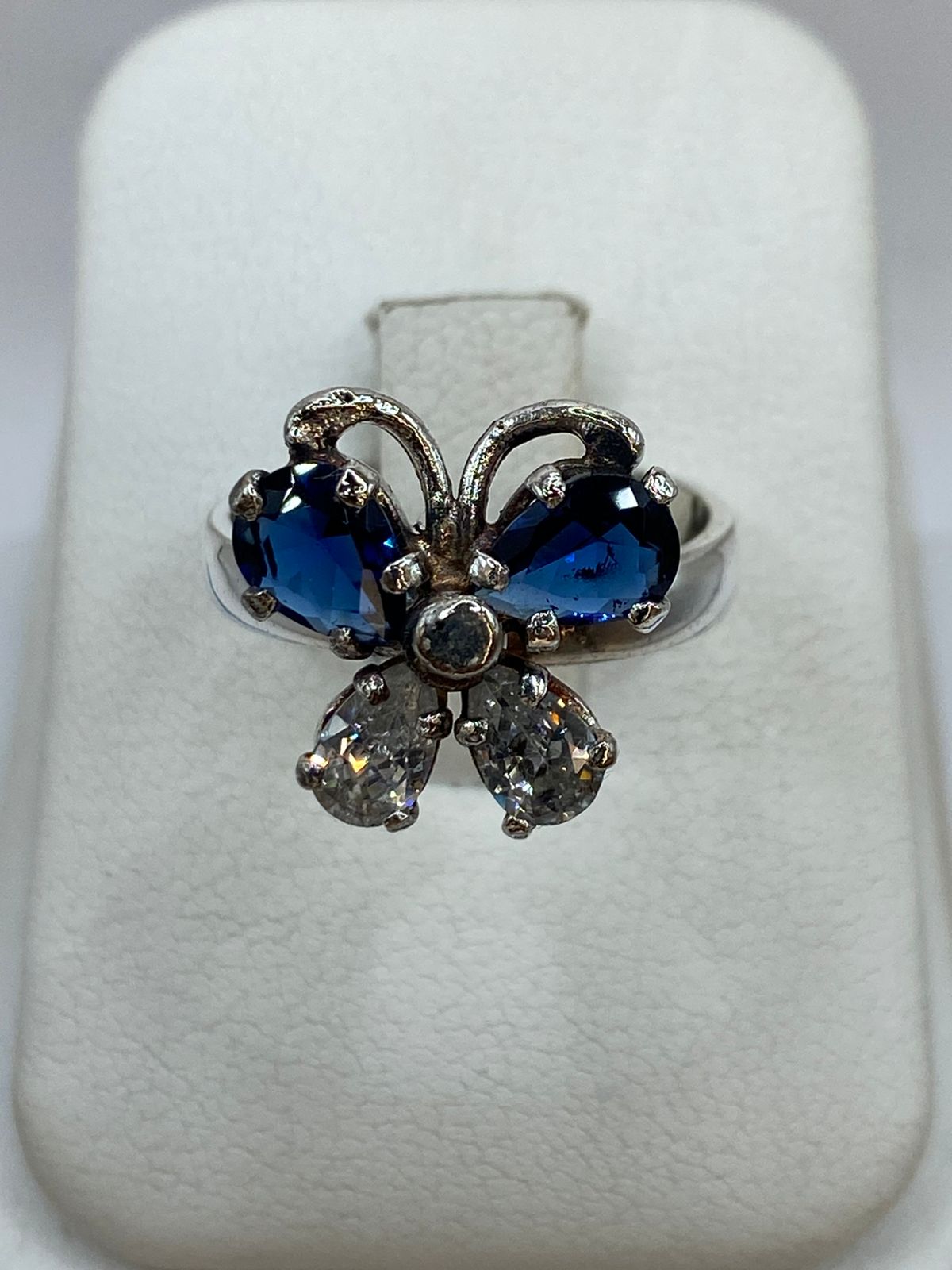 Anillo Mariposa Giratoria con Zirconia en Plata 925, vista de detalle