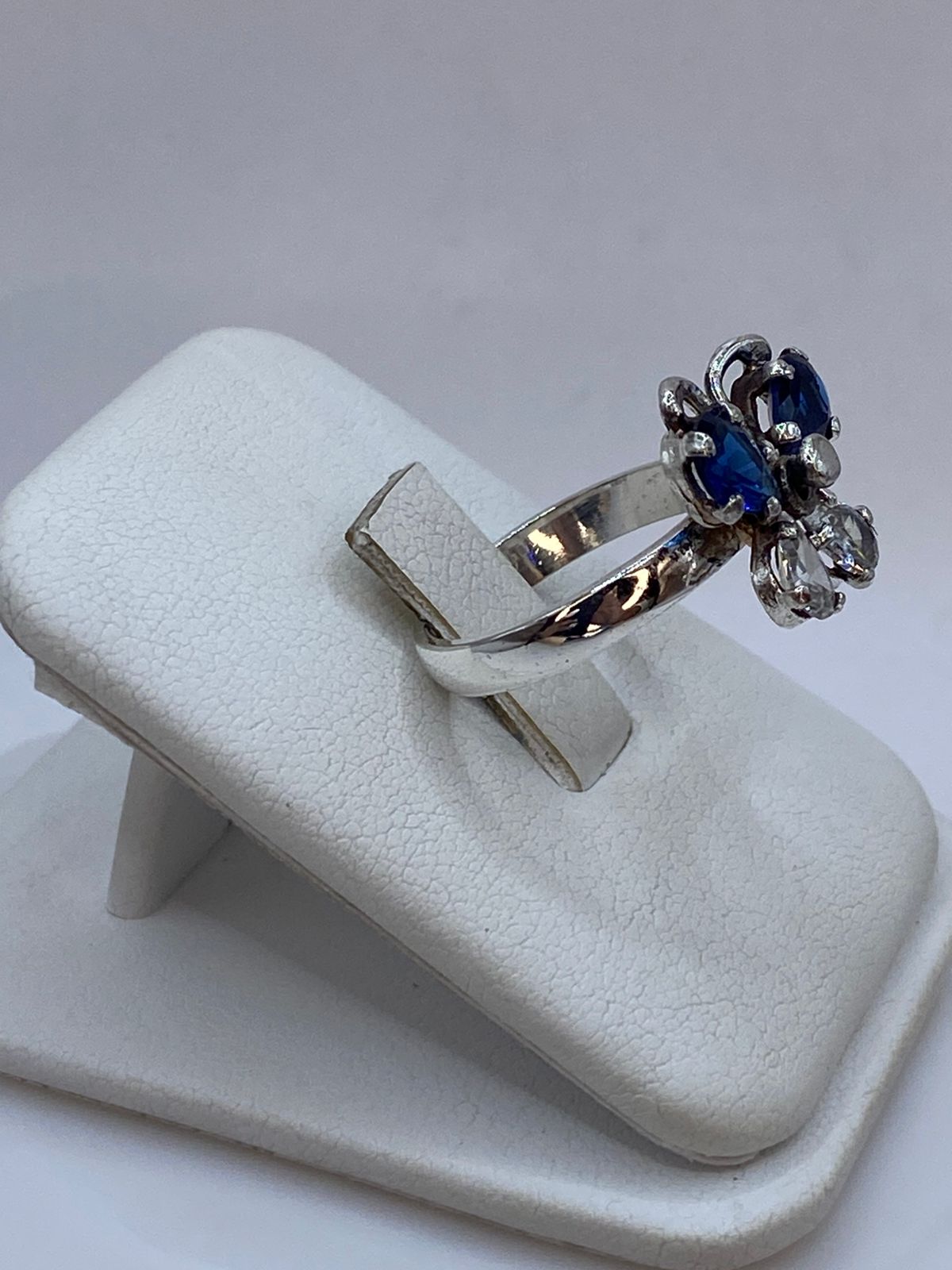 Anillo Mariposa Giratoria con Zirconia en Plata 925, vista lateral