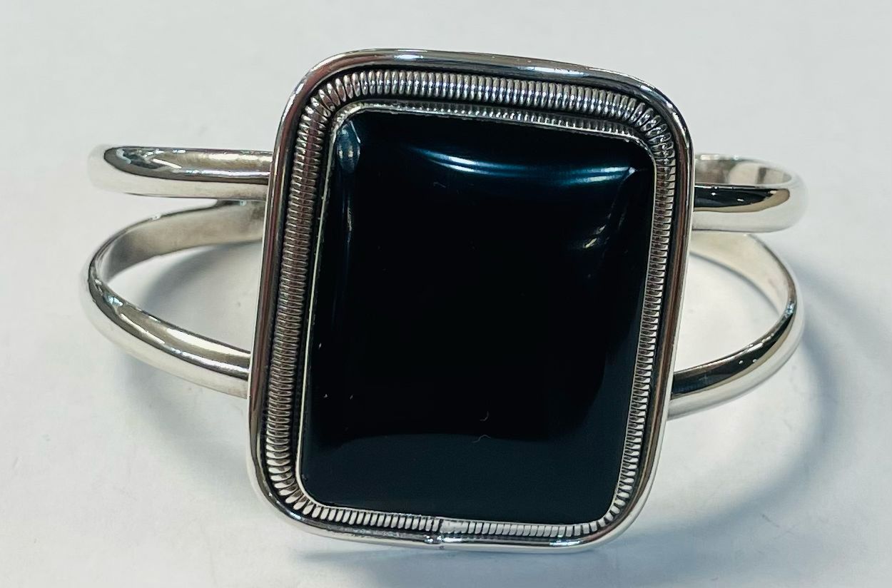 Sello de ley en el interior del brazalete en plata ley 925 con obsidiana