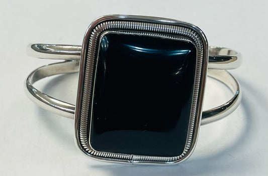 Sello de ley en el interior del brazalete en plata ley 925 con obsidiana